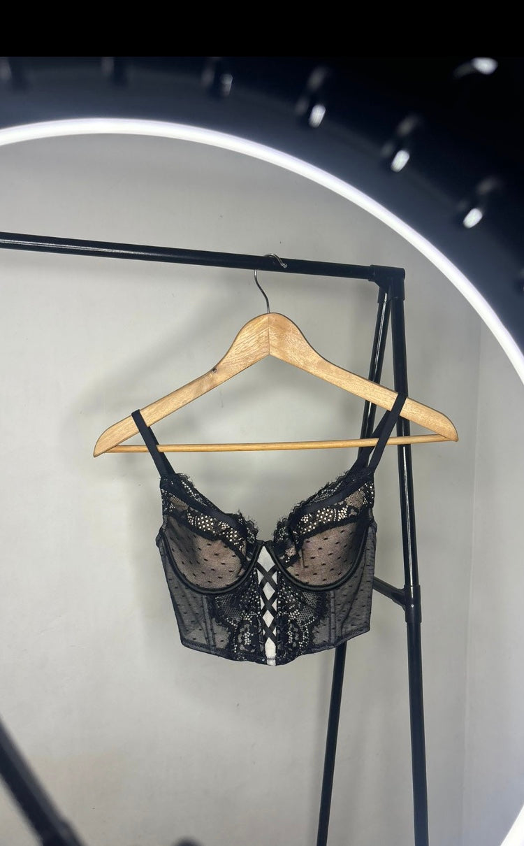 Bustier Gabriela – Encaje Negro, Transparencias y Varillas