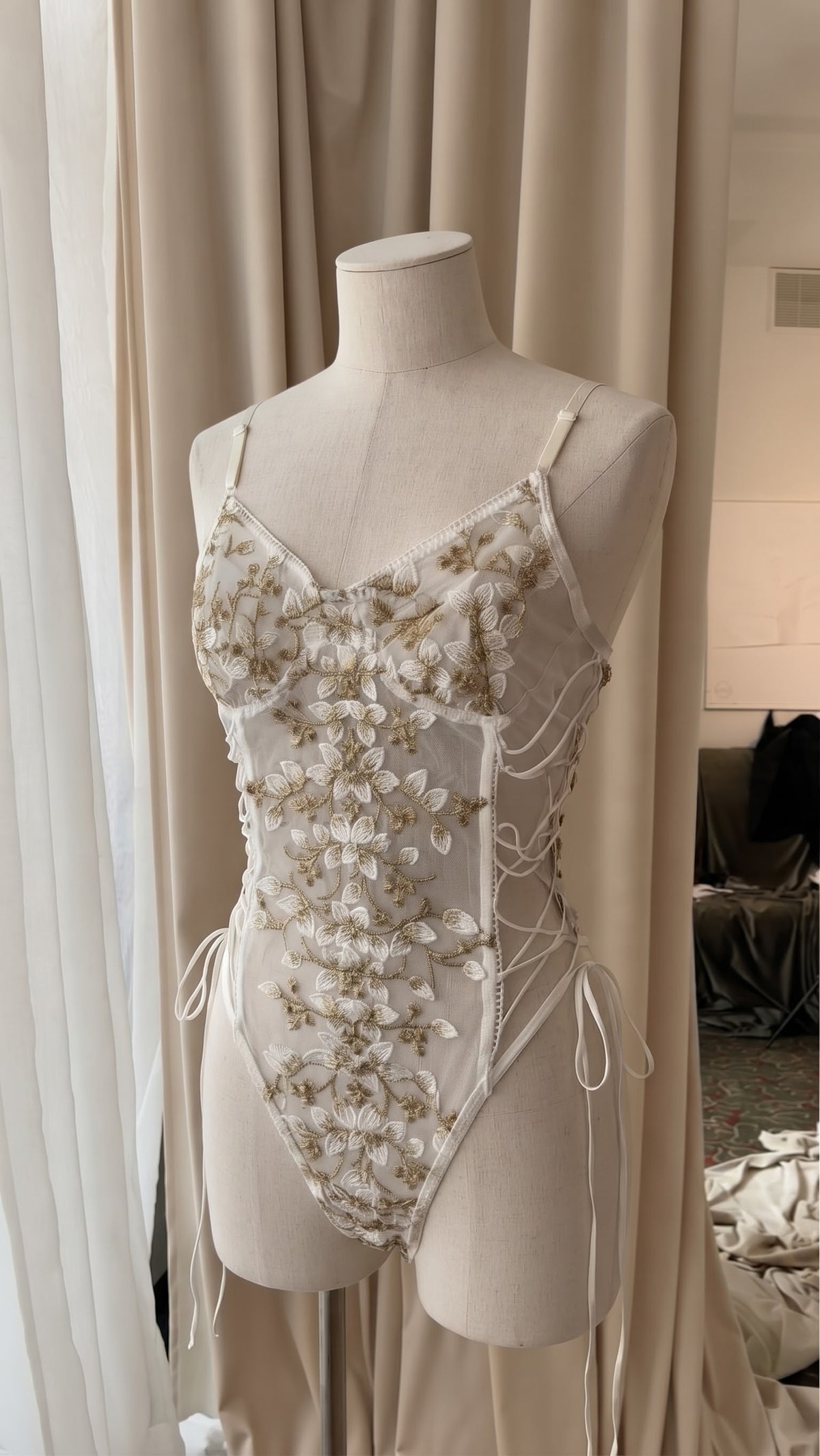 Body Amelia – Elegancia floral