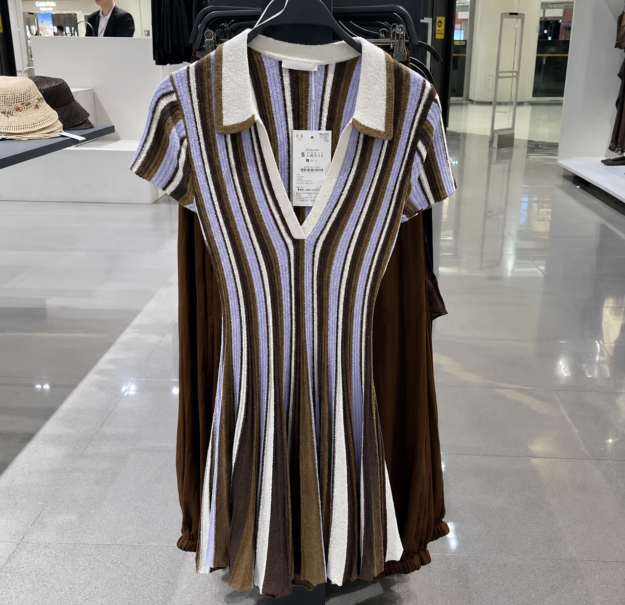 Vestido Tango de Manga Corta con Rayas y Corte Ajustado