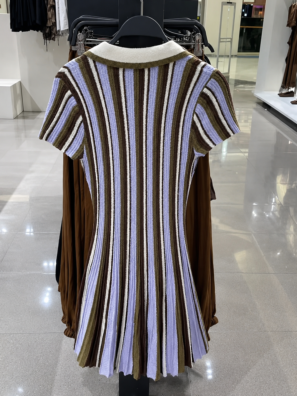 Vestido Tango de Manga Corta con Rayas y Corte Ajustado
