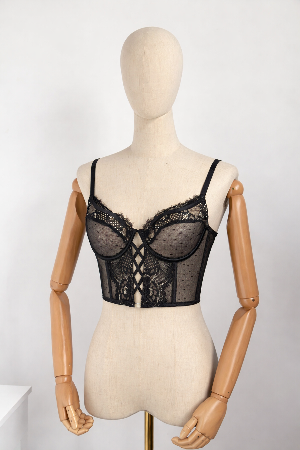 Bustier Gabriela – Encaje Negro, Transparencias y Varillas